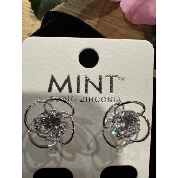 14KT White & Gold Plated Silvertone Flower CZ EARRINGS NEW W Gift Bag - Picture 3 of 6